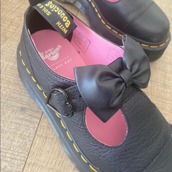 Doc Martin vs Lazy Oaf. Bow comes off and changes to the smiley face or frown. - Picture 4 of 5